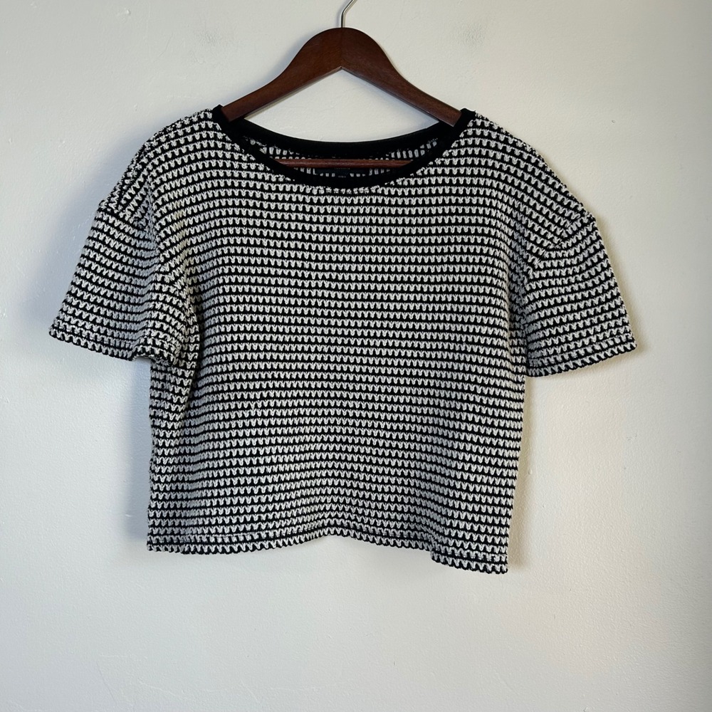 EUC Sanctuary Clothing Knit Top Size M Black White Textured Short Sleeve Boxy